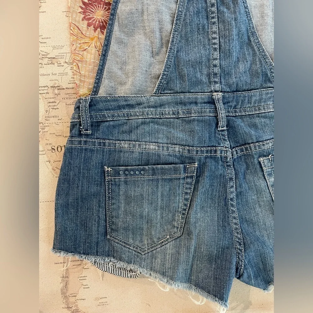 Blank NYC Celebrity Favorite Bunch of Five Jean Denim Short Overalls Size 26 - Picture 9 of 12